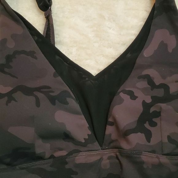 ZYIA Black Forest Camo Adjustable Mesh Sports Bra, Size Large - Picture 6 of 8